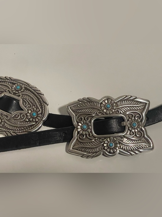 Justin Silver-Tone w/Turquoise
Accents Concho Cowhide Leather Belt